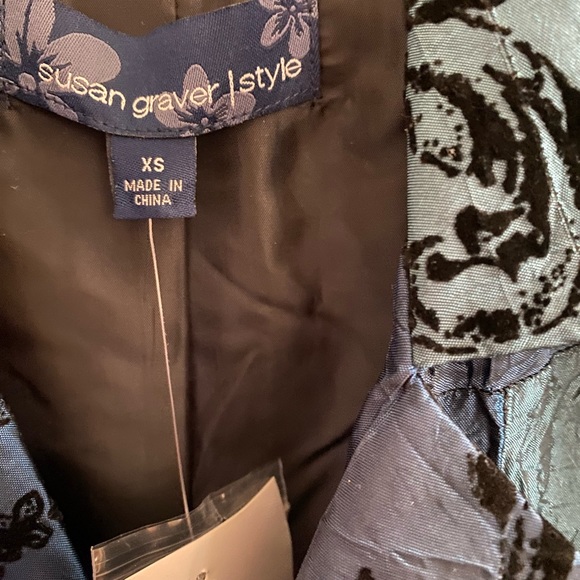 Jacket Susan Graver.  Metallic Blue and soft black design. - Picture 4 of 5